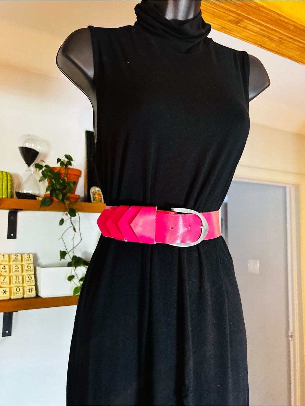 Vibrant Hot Pink Genuine Leather Artisanal Chevron Belt 29"-34" - Excellent Cond
